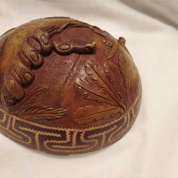 Bug Bear Carved Half Coconut Shell Scoop Signed Jesus' Snake Fisherman Art - Picture 3 of 15